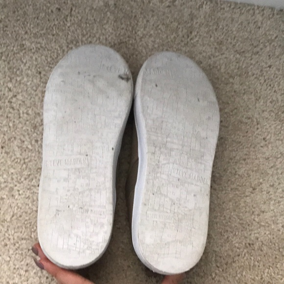 Steve Madden Slip On Tan Shoes - Picture 4 of 8